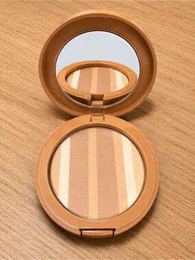 Bronzabelle Bronzer Highlighter in shade Tuscan Sun